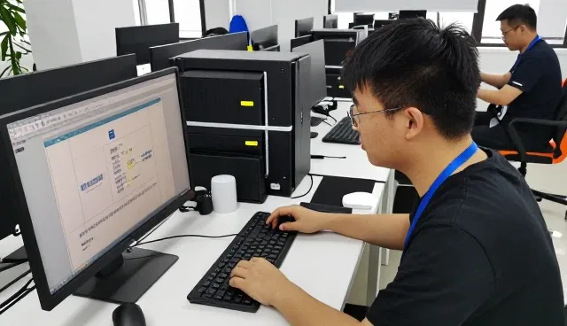 企业官网建设科技服务售后保障：选、用、管三步走